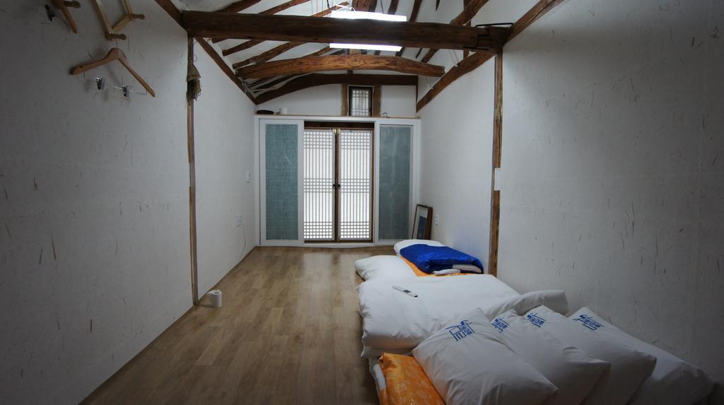 1928 Suimmaru Hanok Guesthouse Jeonju Zimmer foto